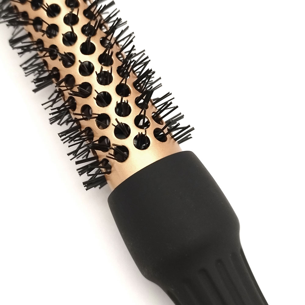 Фризьорска четка за коса TRNFIRDIVA03 TRINA € 12.00 Фризьорска четка за коса TRNFIRDIVA03 TRINA € 12.00