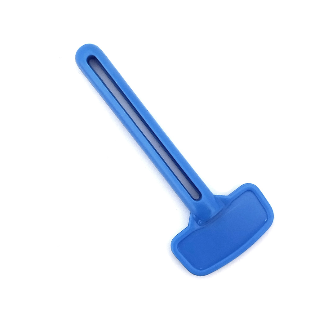 Ключ за изпразване на туби с боя ZaSalona 0.70 лв. (€ 0.36)