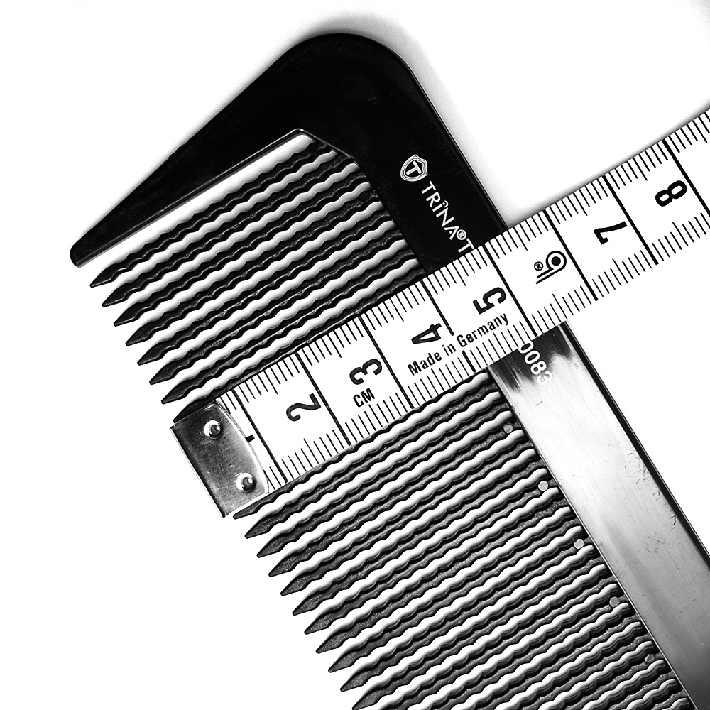 Фризьорски гребен TRINA 2.70 лв. (€ 1.38)
